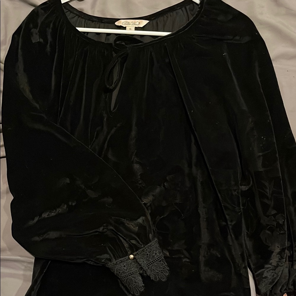 The Pioneer Woman Black Velvet Top